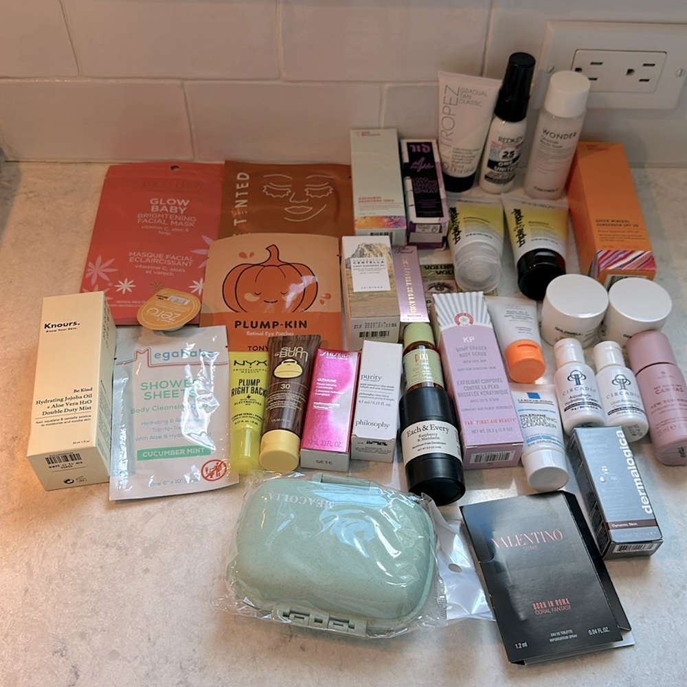 30 beauty & skin care samples plus samples plus travel pill case